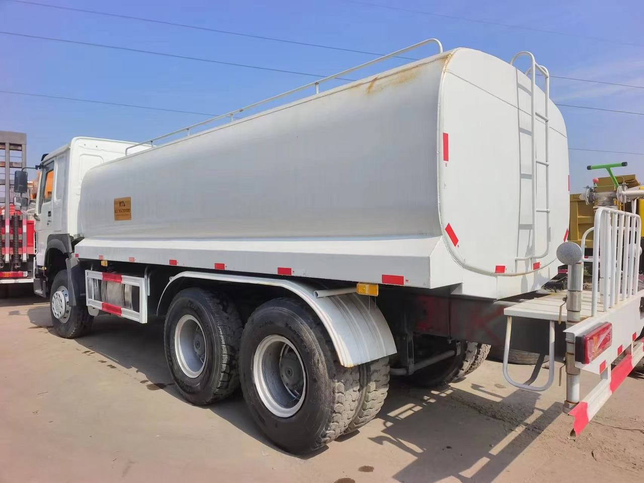SINOTRUK 20 CBM,6×4 - 罐车:图3 SINOTRUK 20 CBM,6×4 - 罐车:图3