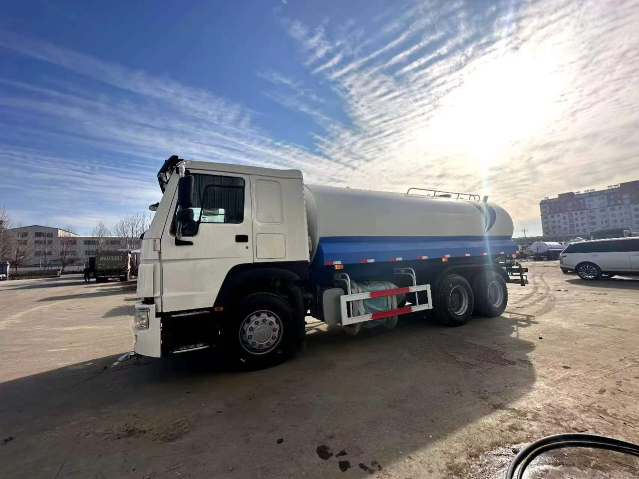 SINOTRUK 20  cubic  meters  tanker - 罐车:图4 SINOTRUK 20  cubic  meters  tanker - 罐车:图4