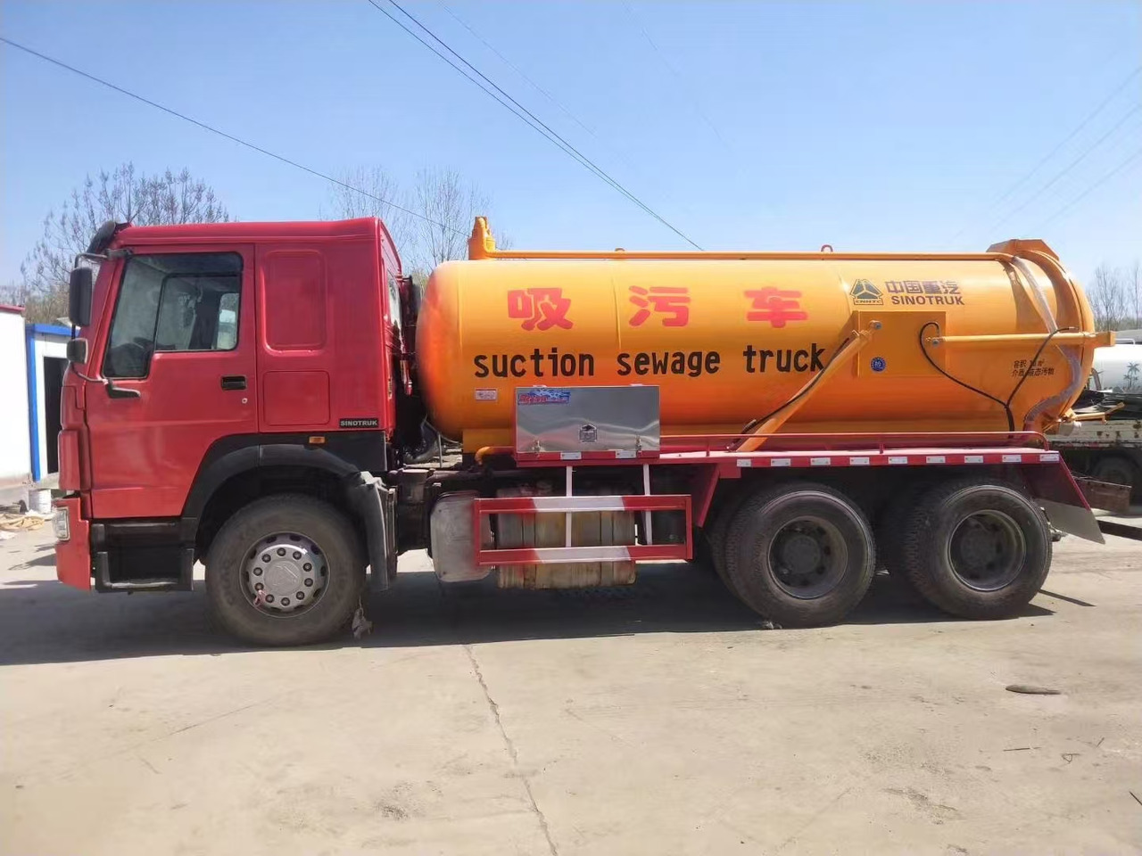 SINOTRUK SINOTRUK  336  suction sewage truck - 集装箱运输车/ 可拆卸车身的卡车:图1 SINOTRUK SINOTRUK  336  suction sewage truck - 集装箱运输车/ 可拆卸车身的卡车:图1