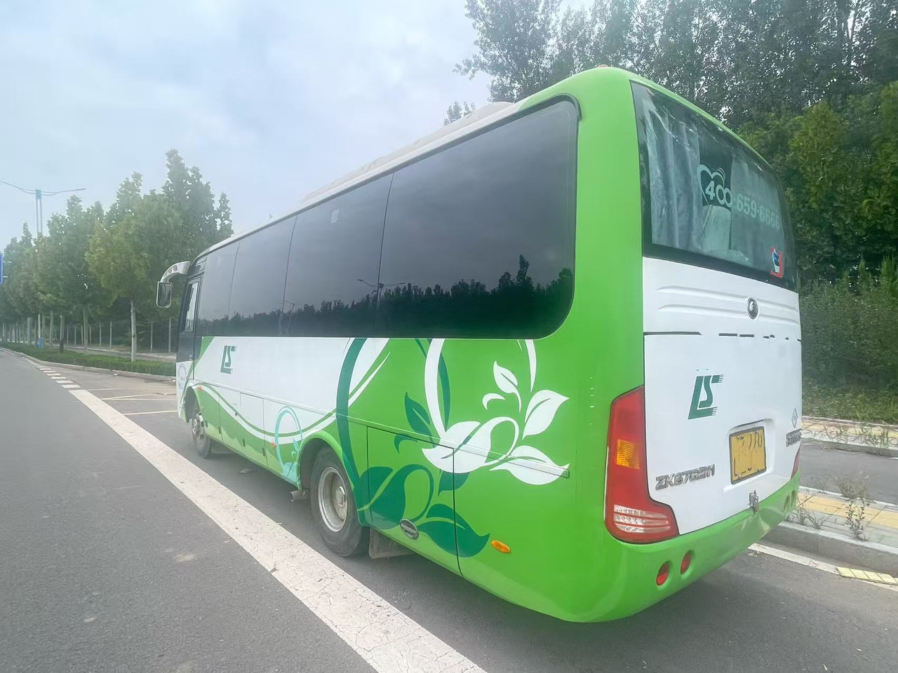 YUTONG 31 seats ZK6852HNG2 - 长途客车:图1 YUTONG 31 seats ZK6852HNG2 - 长途客车:图1