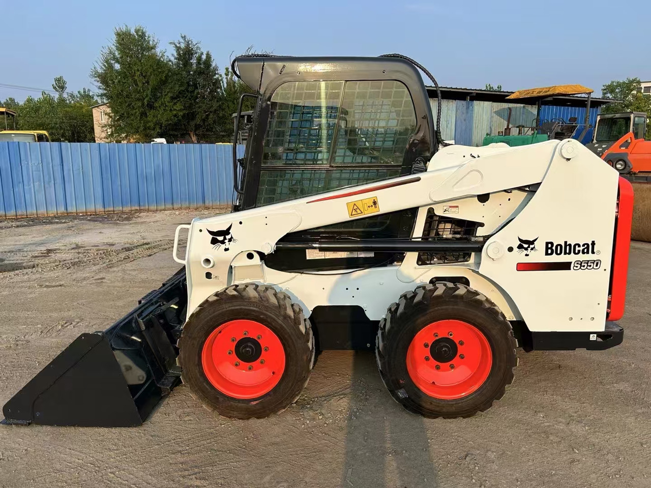 BOBCAT High Performance Low Hours Excellent Condition Reliable Second Hand Bobcat S550 Skid Steer Loader in Stock for Sale - 滑移装载机:图2 BOBCAT High Performance Low Hours Excellent Condition Reliable Second Hand Bobcat S550 Skid Steer Loader in Stock for Sale - 滑移装载机:图2