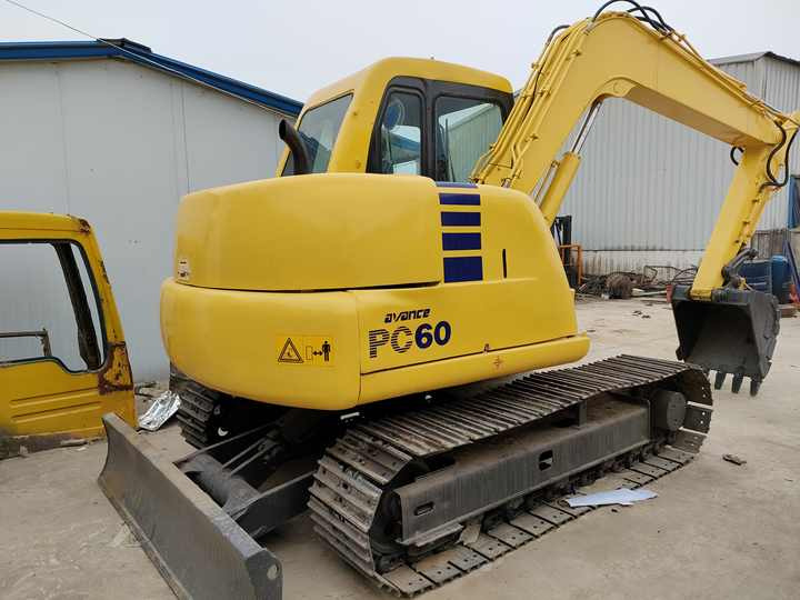 Cheap Used Komatsu PC60-7 Crawler Excavator with High Efficiency Used Heavy Machinery Komatsu P60-7 Digger Cheap for Sale - 履带式挖掘机:图3 Cheap Used Komatsu PC60-7 Crawler Excavator with High Efficiency Used Heavy Machinery Komatsu P60-7 Digger Cheap for Sale - 履带式挖掘机:图3
