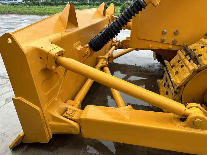 China Brand Bulldozer Shantui SD22 Used Bulldozer Low Price Bulldozer Market Machinery and Equipment for Sale - 推土机:图5 China Brand Bulldozer Shantui SD22 Used Bulldozer Low Price Bulldozer Market Machinery and Equipment for Sale - 推土机:图5
