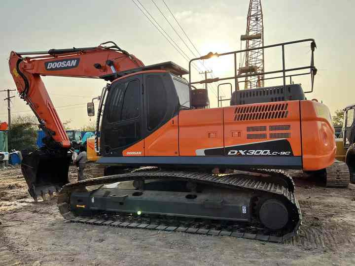 Doosan Construction Equipment Dx300 , Used Earth-moving Machine Doosan Excavator , Doosan Heavy Machines for Sale - 挖掘机:图2 Doosan Construction Equipment Dx300 , Used Earth-moving Machine Doosan Excavator , Doosan Heavy Machines for Sale - 挖掘机:图2