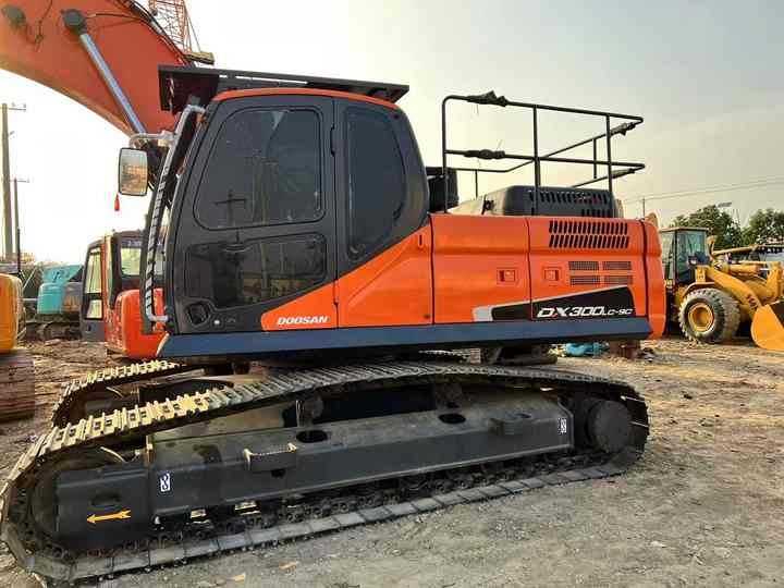Doosan Construction Equipment Dx300 , Used Earth-moving Machine Doosan Excavator , Doosan Heavy Machines for Sale - 挖掘机:图3 Doosan Construction Equipment Dx300 , Used Earth-moving Machine Doosan Excavator , Doosan Heavy Machines for Sale - 挖掘机:图3