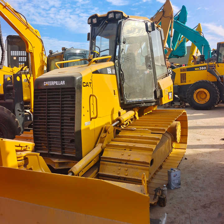 Good Condition D3K Bulldozer Used Crawler Bulldozer with Parts Price Bulldozers - 推土机:图1 Good Condition D3K Bulldozer Used Crawler Bulldozer with Parts Price Bulldozers - 推土机:图1