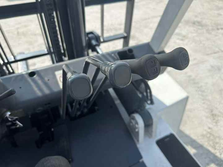 High Quality TCM 7 Ton with Hydraulic Distance Adjustment Used Forklift in Stock Used tcm Forklift 7 Ton Used tcm Fd70 Forklift - 叉车:图4 High Quality TCM 7 Ton with Hydraulic Distance Adjustment Used Forklift in Stock Used tcm Forklift 7 Ton Used tcm Fd70 Forklift - 叉车:图4