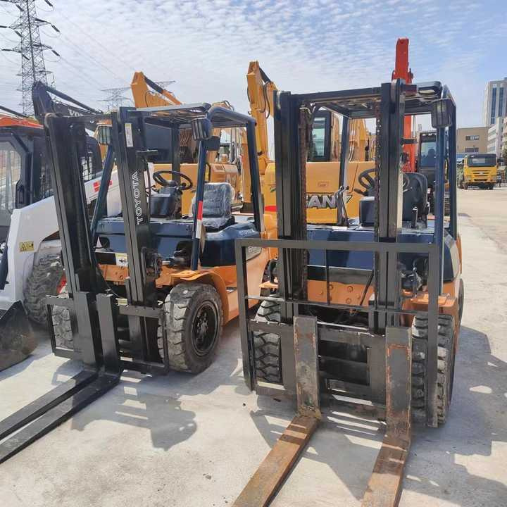 Secod Hand Japanese Brand Toyota 30 Forklift Mini 3 Ton Forklift with Good Performance and Less Working Time for Sale - 叉车:图2 Secod Hand Japanese Brand Toyota 30 Forklift Mini 3 Ton Forklift with Good Performance and Less Working Time for Sale - 叉车:图2