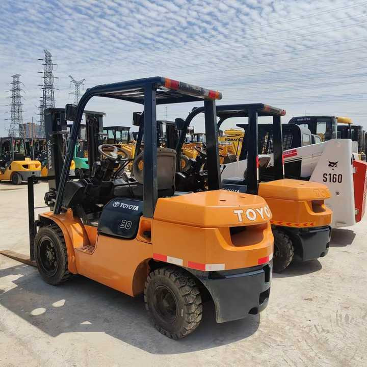 Secod Hand Japanese Brand Toyota 30 Forklift Mini 3 Ton Forklift with Good Performance and Less Working Time for Sale - 叉车:图1 Secod Hand Japanese Brand Toyota 30 Forklift Mini 3 Ton Forklift with Good Performance and Less Working Time for Sale - 叉车:图1
