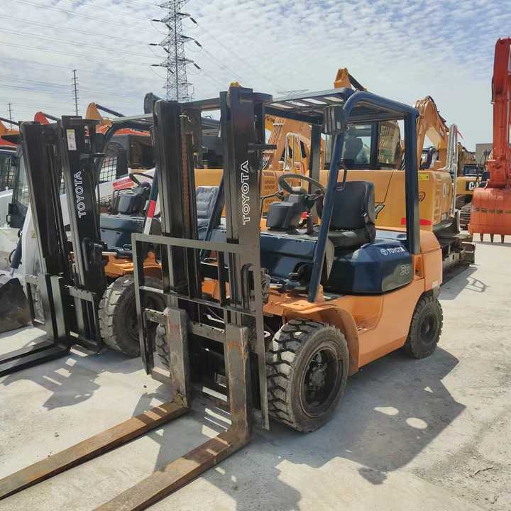 Secod Hand Japanese Brand Toyota 30 Forklift Mini 3 Ton Forklift with Good Performance and Less Working Time for Sale - 叉车:图4 Secod Hand Japanese Brand Toyota 30 Forklift Mini 3 Ton Forklift with Good Performance and Less Working Time for Sale - 叉车:图4