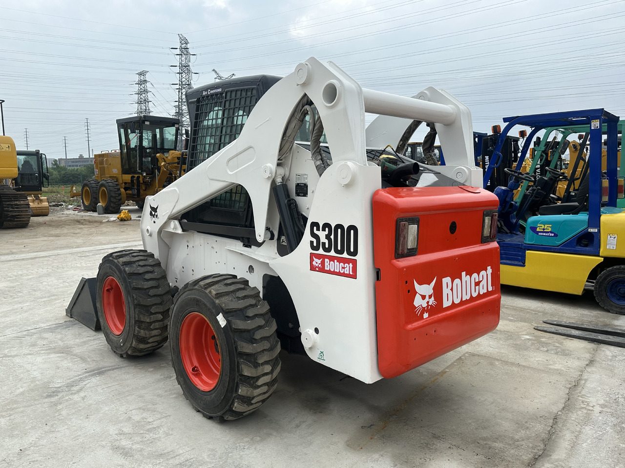 Second hand Hot sale skid-steers Bobcat S300 - 滑移装载机:图2 Second hand Hot sale skid-steers Bobcat S300 - 滑移装载机:图2