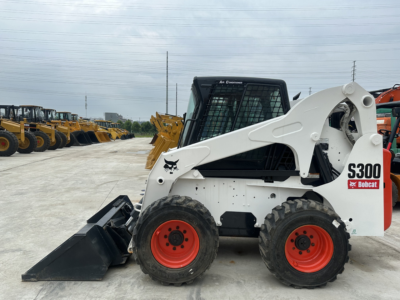 Second hand Hot sale skid-steers Bobcat S300 - 滑移装载机:图5 Second hand Hot sale skid-steers Bobcat S300 - 滑移装载机:图5