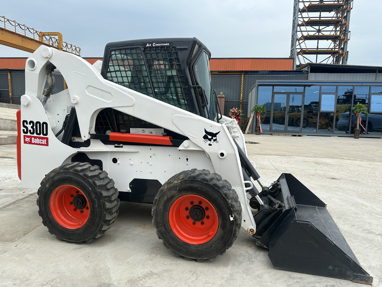 Second hand Hot sale skid-steers Bobcat S300 - 滑移装载机:图4 Second hand Hot sale skid-steers Bobcat S300 - 滑移装载机:图4