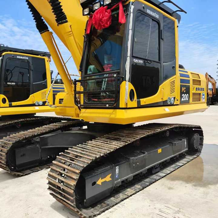 USED komatsu Pc200-8 Excavator with Good Condition for Sale - 履带式挖掘机:图3 USED komatsu Pc200-8 Excavator with Good Condition for Sale - 履带式挖掘机:图3
