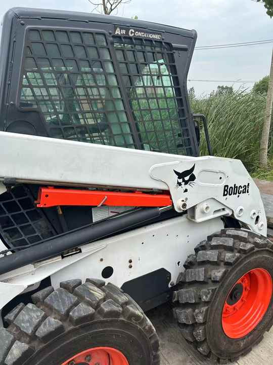 Used Bob Cat Bob Cat S160 Used Mini Skid Steer Wheel Loader Multifunctional Track Loaders Bobcat S160 2.7 Ton - 轮式装载机:图3 Used Bob Cat Bob Cat S160 Used Mini Skid Steer Wheel Loader Multifunctional Track Loaders Bobcat S160 2.7 Ton - 轮式装载机:图3