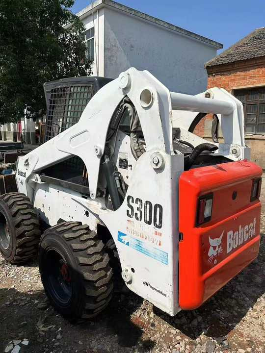 Used Bob Cat Bob Cat S300 Used Skid Steer Wheel Loader Multifunctional Track Loaders Bobcat - 滑移装载机:图4 Used Bob Cat Bob Cat S300 Used Skid Steer Wheel Loader Multifunctional Track Loaders Bobcat - 滑移装载机:图4