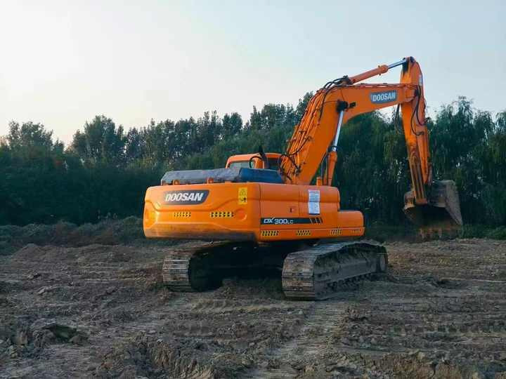 Used Doosan Dx300LC Model Excavator Second Hand Machine Popular Brand Korean Doosan Hydraulic Machinery - 挖掘机:图4 Used Doosan Dx300LC Model Excavator Second Hand Machine Popular Brand Korean Doosan Hydraulic Machinery - 挖掘机:图4