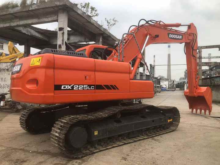 Used Excavator Doosan DX225LC Excavators Mini Equipment Earth Moving Machinery Doosan Digger Excavator for Sale - 履带式挖掘机:图2 Used Excavator Doosan DX225LC Excavators Mini Equipment Earth Moving Machinery Doosan Digger Excavator for Sale - 履带式挖掘机:图2