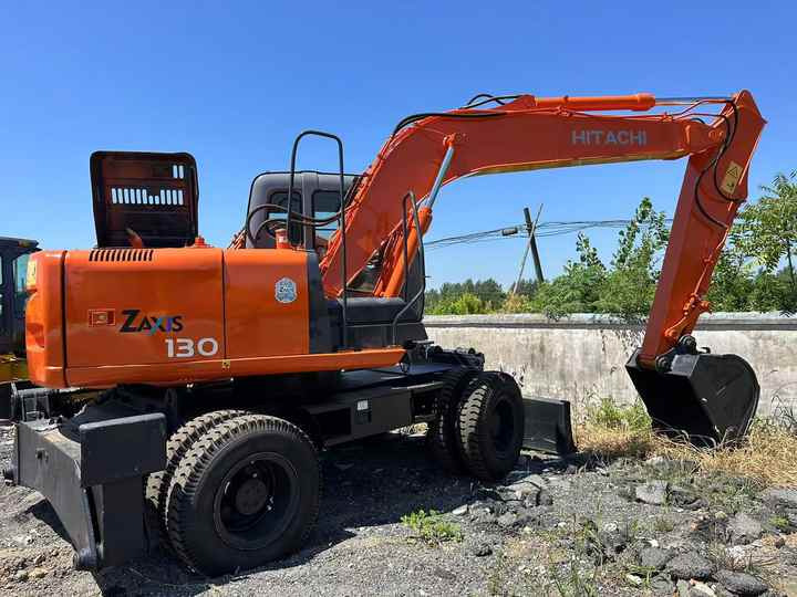 Used Wheel Excavator Hitachi ZX 130W Made in Japan 13tonHitachi Zx130w Wheel Excavator Price Used Hitachi Zx130 Excavator SALE - 轮式挖掘机:图4 Used Wheel Excavator Hitachi ZX 130W Made in Japan 13tonHitachi Zx130w Wheel Excavator Price Used Hitachi Zx130 Excavator SALE - 轮式挖掘机:图4