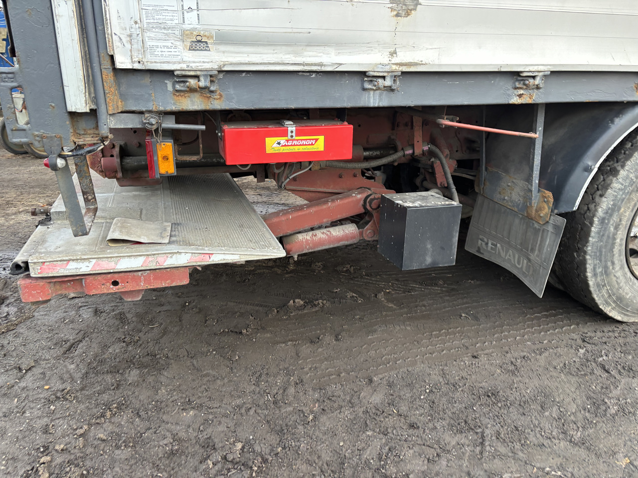 RENAULT Premium 260 - 侧帘卡车:图3 RENAULT Premium 260 - 侧帘卡车:图3