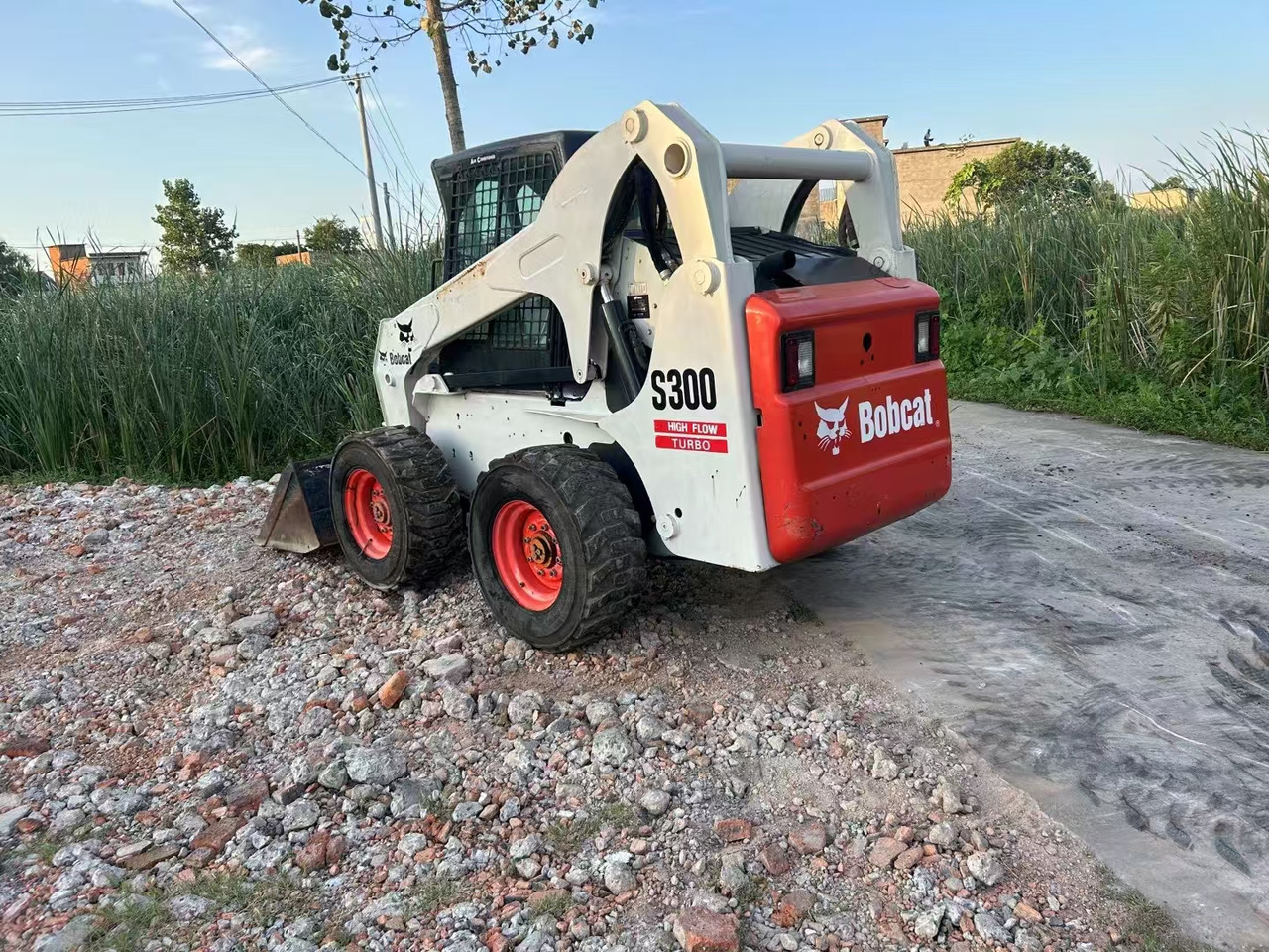 BOBCAT S300 - 滑移装载机:图3 BOBCAT S300 - 滑移装载机:图3
