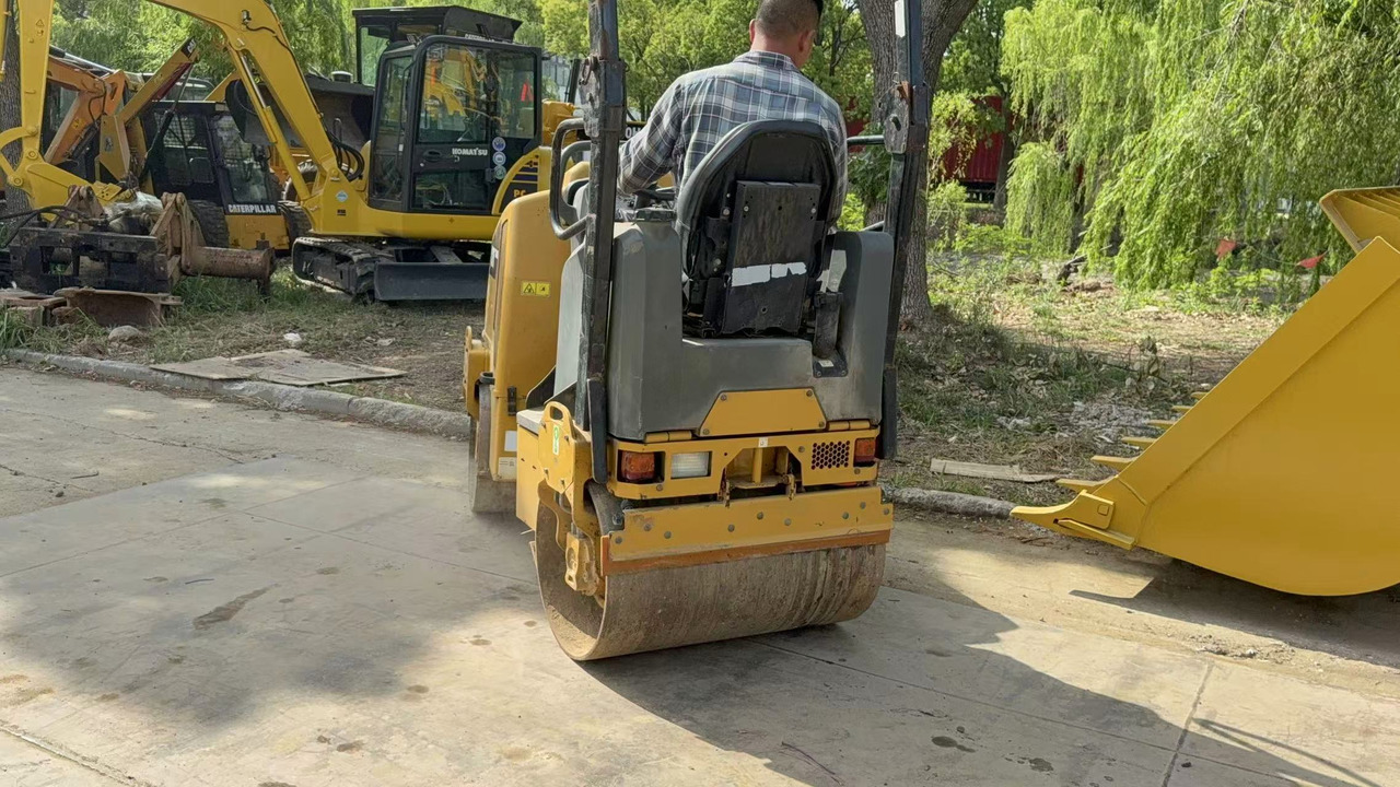 CATERPILLAR CB14B - 压路机:图3 CATERPILLAR CB14B - 压路机:图3