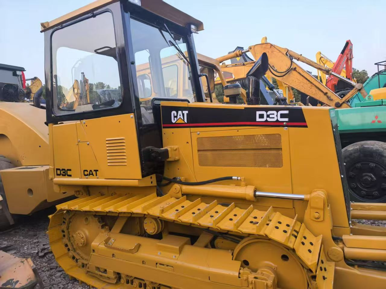 CATERPILLAR D3C - 推土机:图4 CATERPILLAR D3C - 推土机:图4