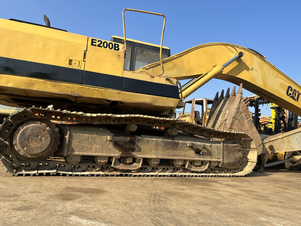 CATERPILLAR E200 - 履带式挖掘机:图3 CATERPILLAR E200 - 履带式挖掘机:图3
