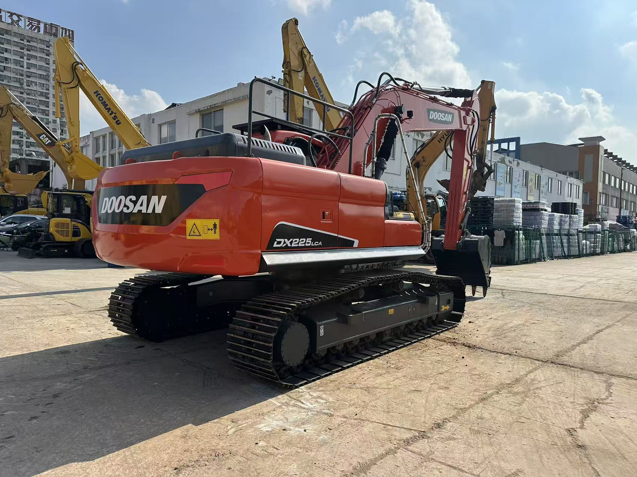 DOOSAN DX225LCA - 履带式挖掘机:图3 DOOSAN DX225LCA - 履带式挖掘机:图3