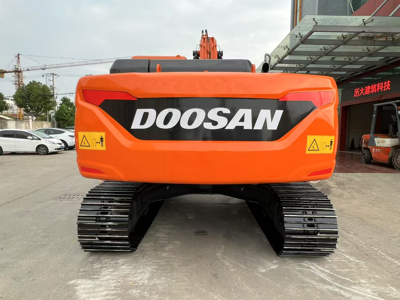 DOOSAN DX225LCA - 履带式挖掘机:图3 DOOSAN DX225LCA - 履带式挖掘机:图3