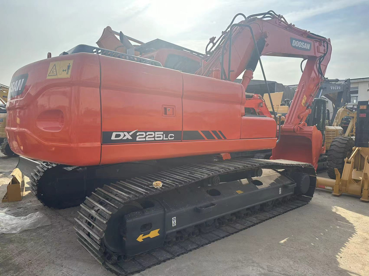 DOOSAN DX225LC - 履带式挖掘机:图1 DOOSAN DX225LC - 履带式挖掘机:图1