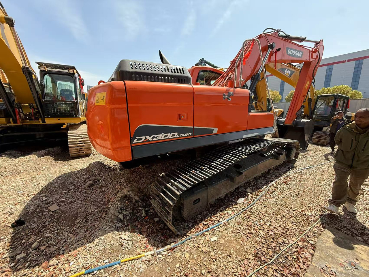 DOOSAN DX300LC-9C - 履带式挖掘机:图1 DOOSAN DX300LC-9C - 履带式挖掘机:图1