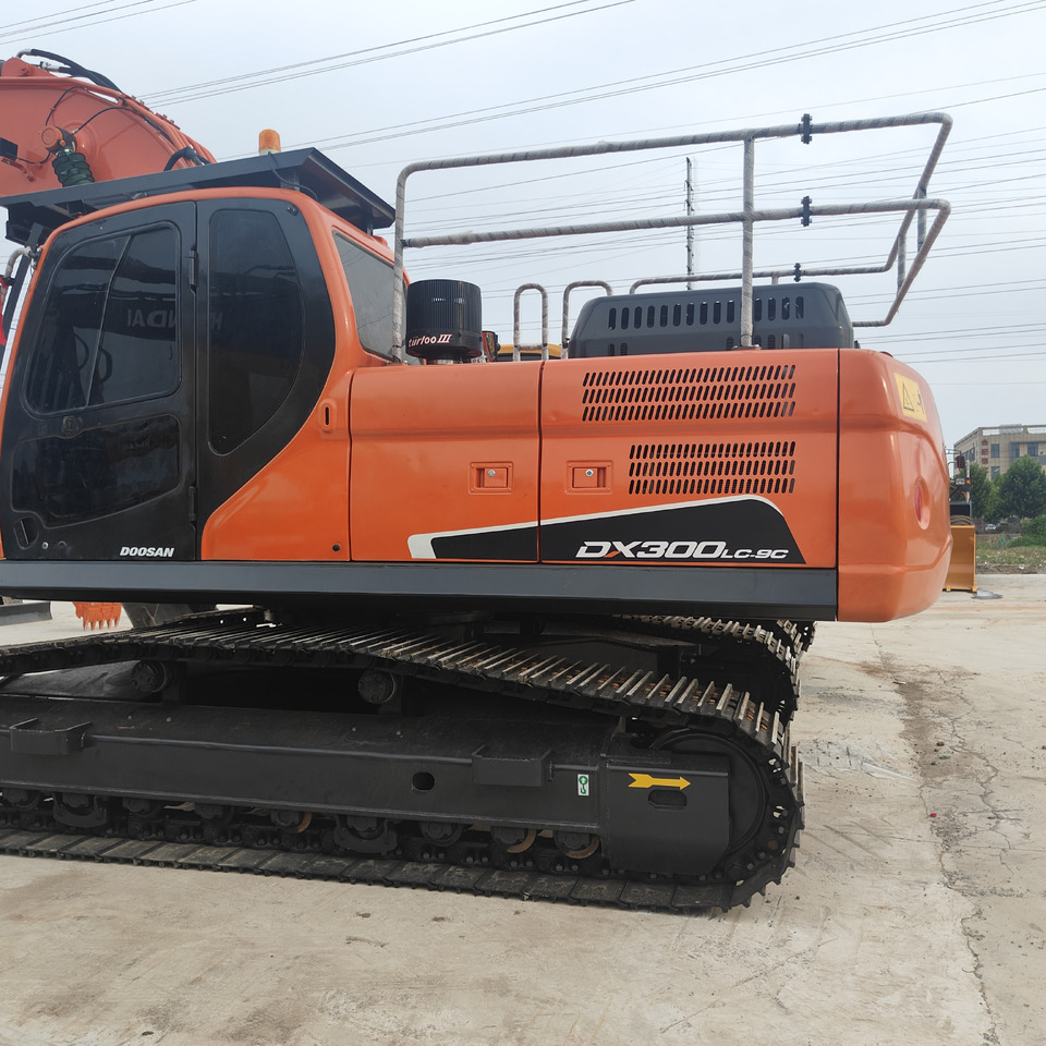 DOOSAN DX300LC-9C - 履带式挖掘机:图3 DOOSAN DX300LC-9C - 履带式挖掘机:图3