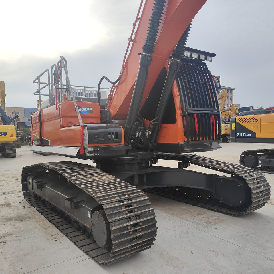 DOOSAN DX300LC-9C - 履带式挖掘机:图1 DOOSAN DX300LC-9C - 履带式挖掘机:图1