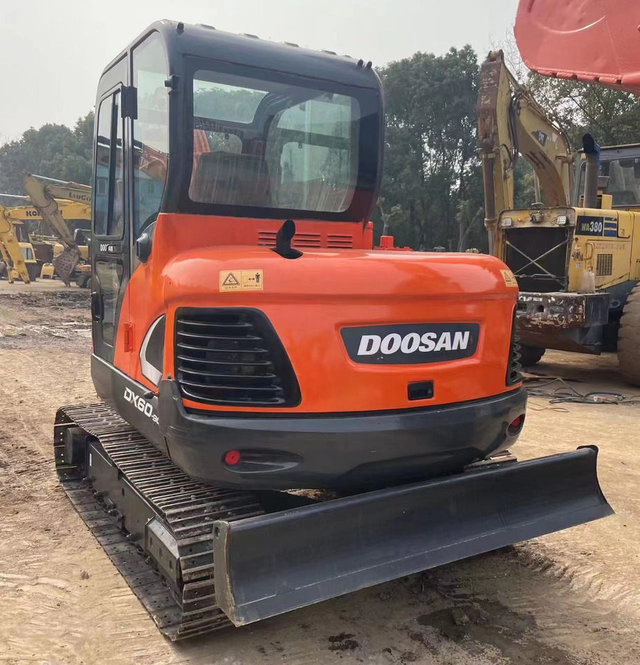 DOOSAN DX60-9C - 履带式挖掘机:图3 DOOSAN DX60-9C - 履带式挖掘机:图3