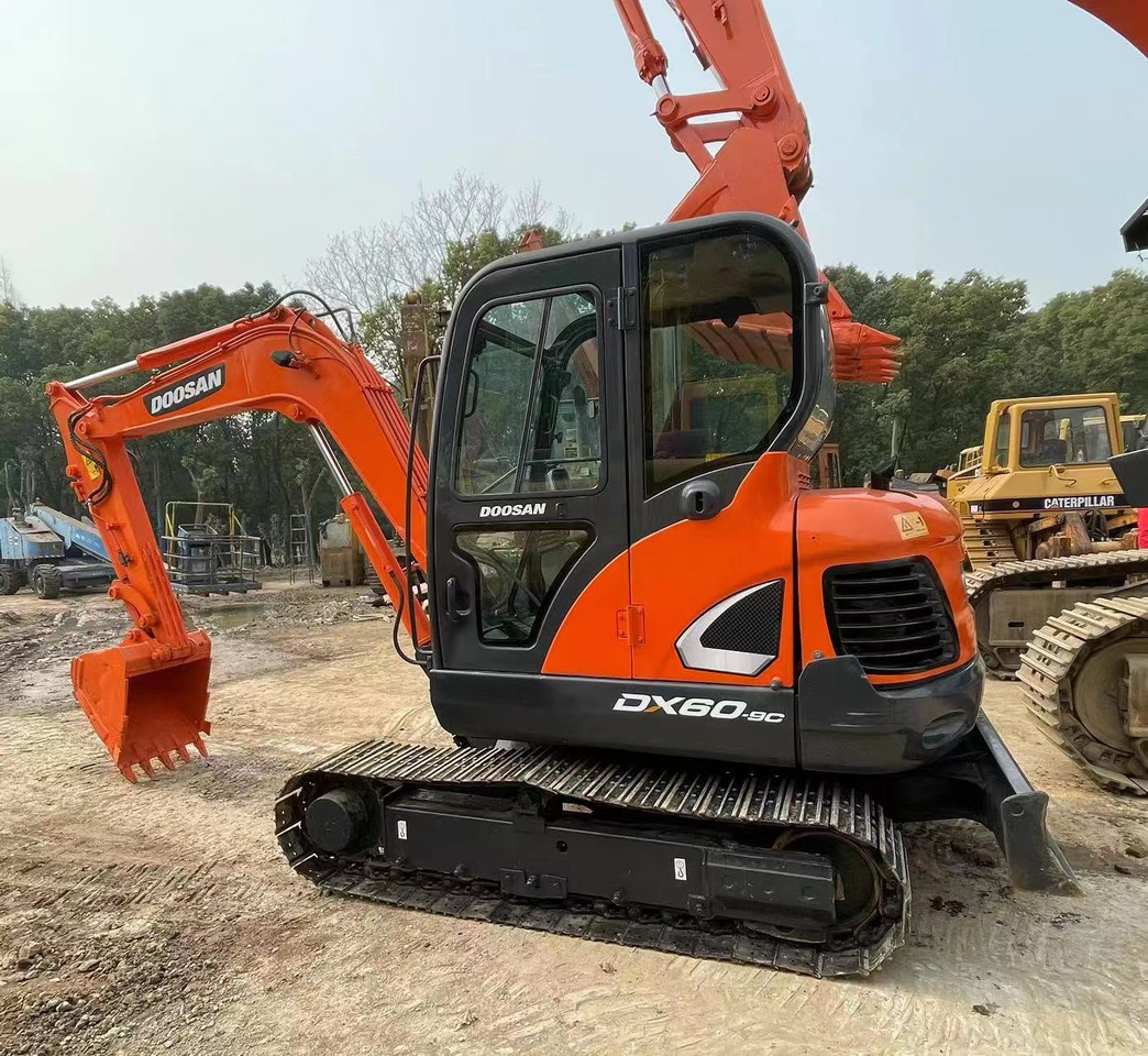 DOOSAN DX60-9C - 履带式挖掘机:图2 DOOSAN DX60-9C - 履带式挖掘机:图2