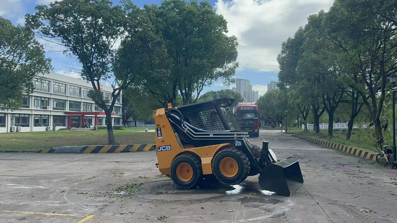 JCB JCB 185 - 滑移装载机:图2 JCB JCB 185 - 滑移装载机:图2
