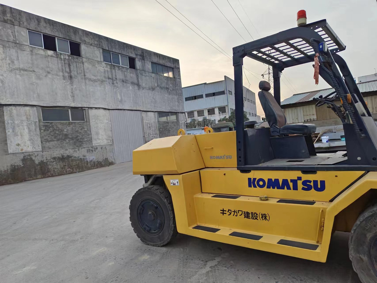 KOMATSU 15-ton - 柴油叉车:图4 KOMATSU 15-ton - 柴油叉车:图4