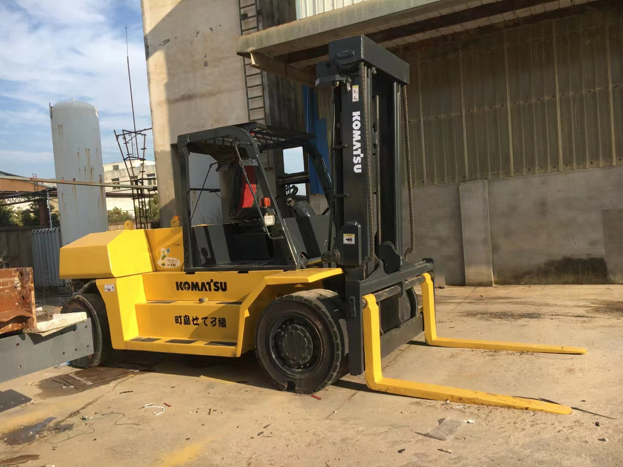 KOMATSU 15-ton - 柴油叉车:图1 KOMATSU 15-ton - 柴油叉车:图1
