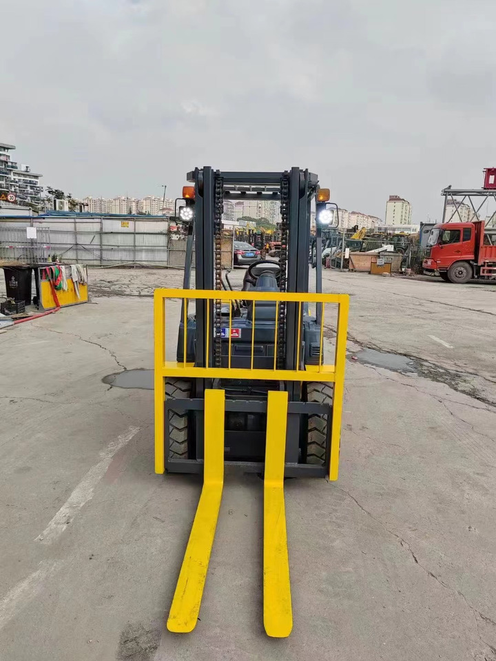 KOMATSU 3-ton - 柴油叉车:图3 KOMATSU 3-ton - 柴油叉车:图3