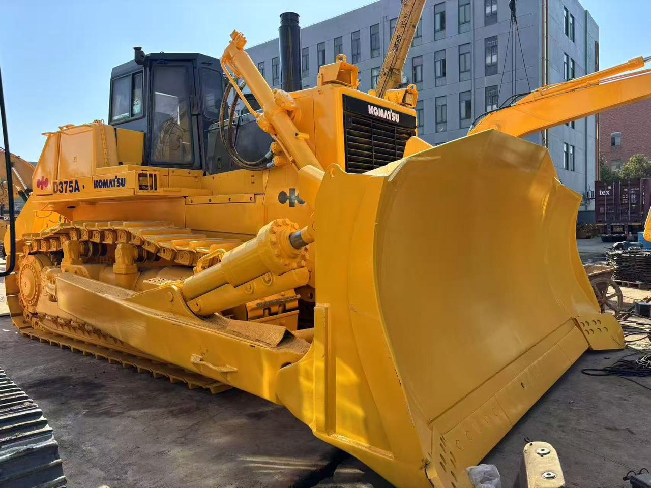 KOMATSU D375 - 推土机:图1 KOMATSU D375 - 推土机:图1