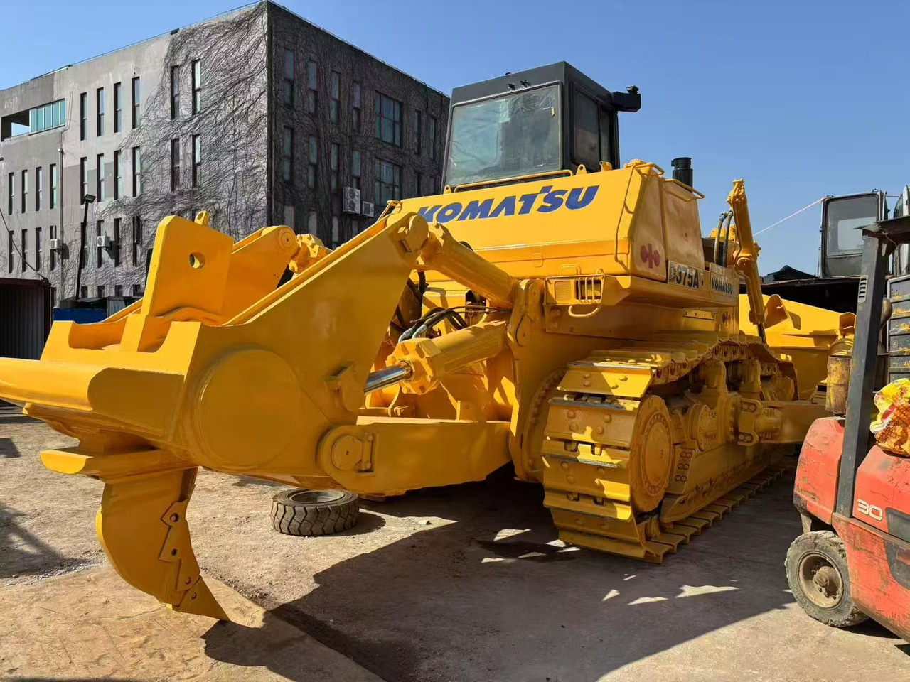 KOMATSU D375 - 推土机:图2 KOMATSU D375 - 推土机:图2
