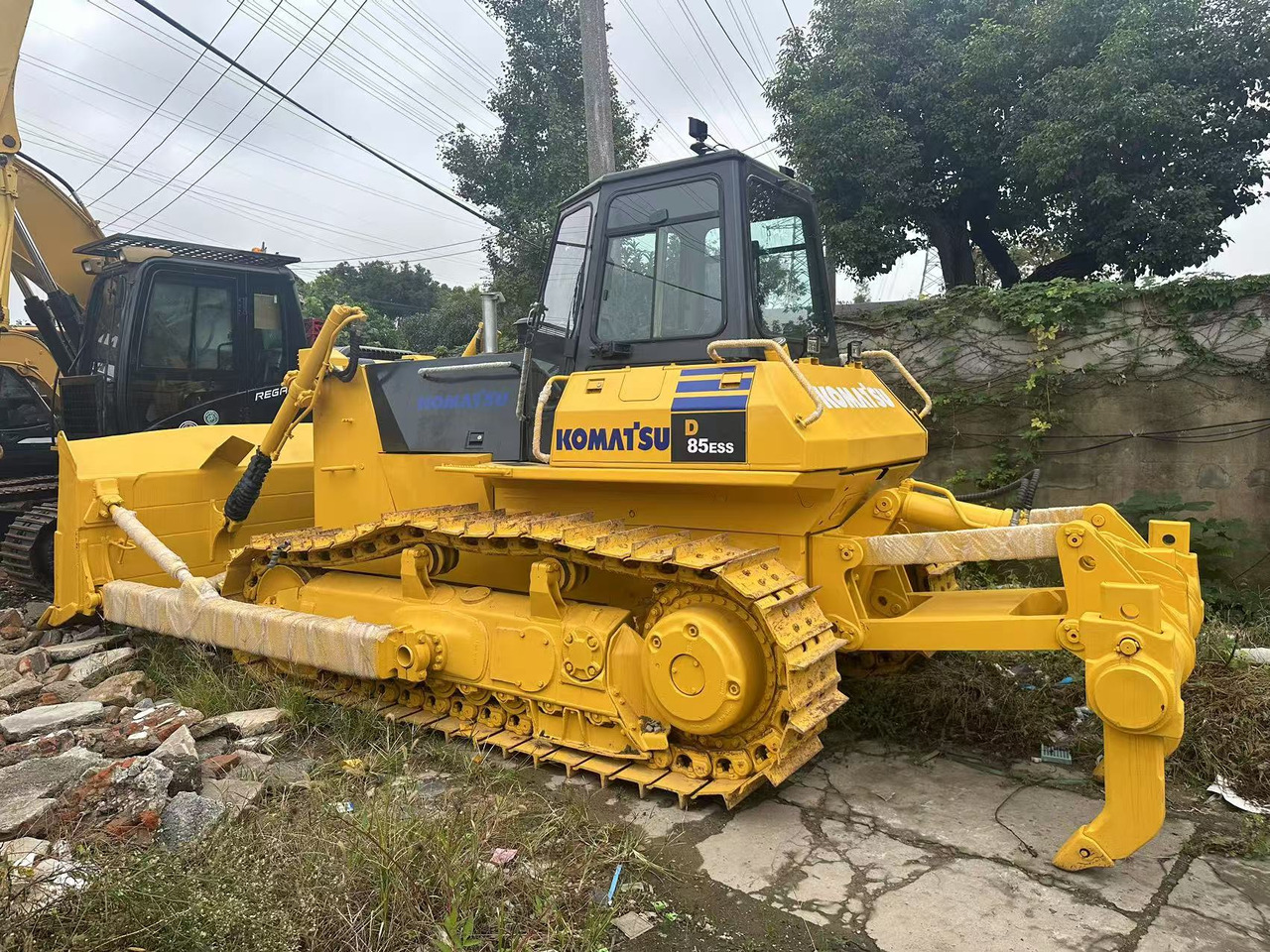 KOMATSU D85ESS - 推土机:图4 KOMATSU D85ESS - 推土机:图4