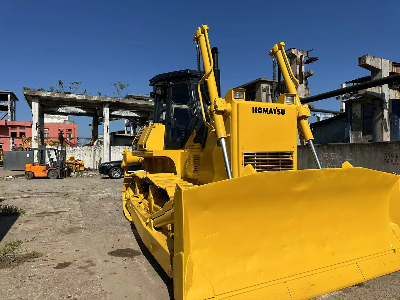 KOMATSU D85ESS - 推土机:图3 KOMATSU D85ESS - 推土机:图3