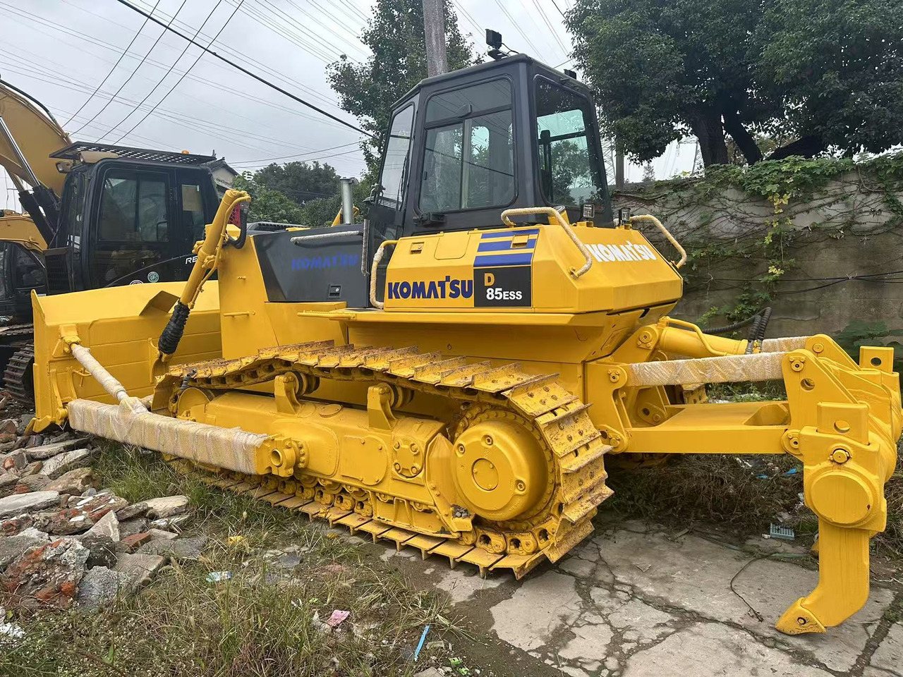 KOMATSU D85ESS - 推土机:图1 KOMATSU D85ESS - 推土机:图1