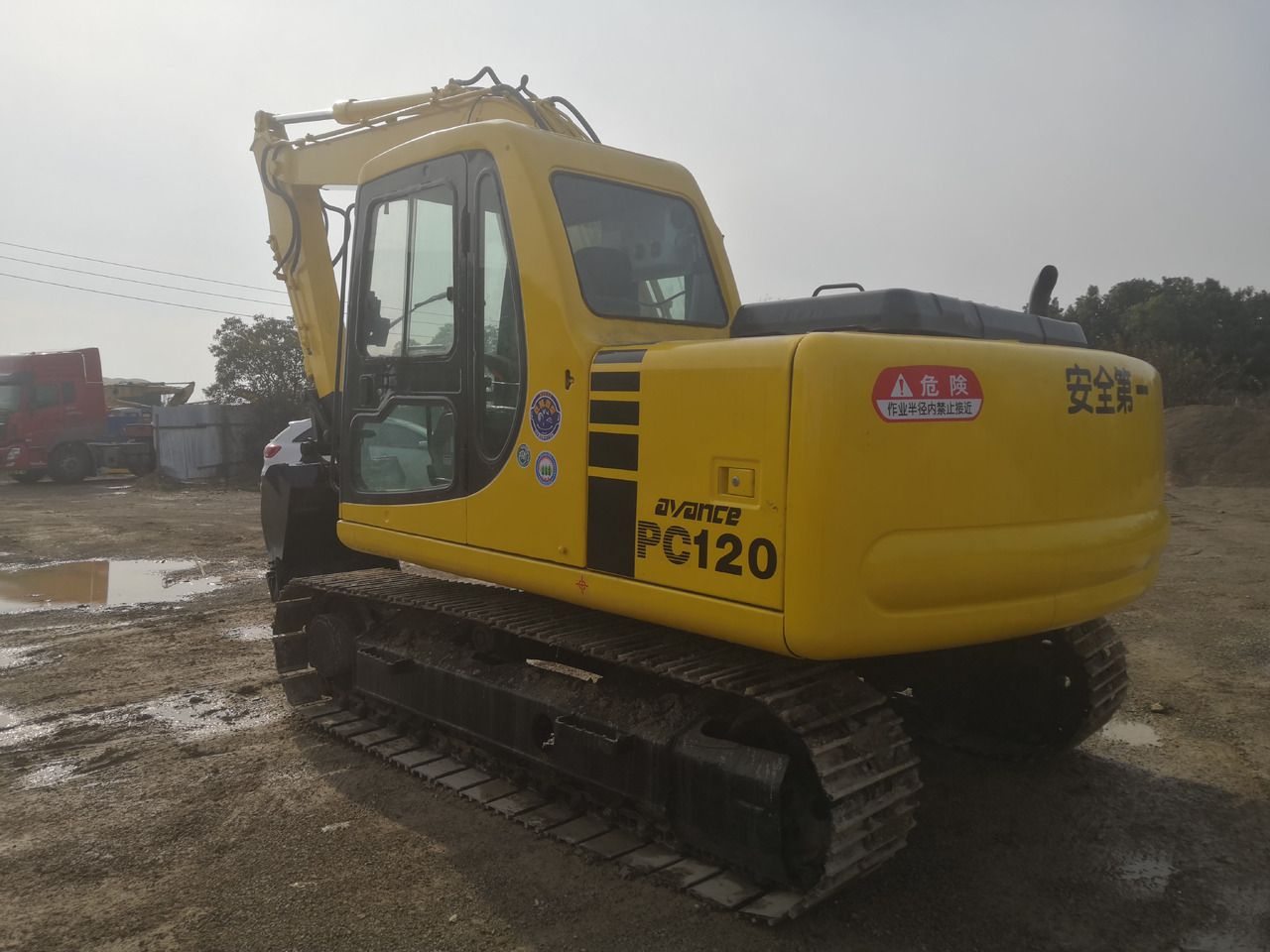 KOMATSU PC120-6 - 履带式挖掘机:图3 KOMATSU PC120-6 - 履带式挖掘机:图3
