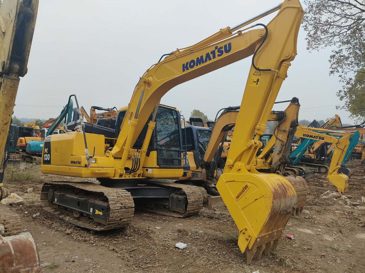 KOMATSU PC130-7 - 轮式挖掘机:图1 KOMATSU PC130-7 - 轮式挖掘机:图1