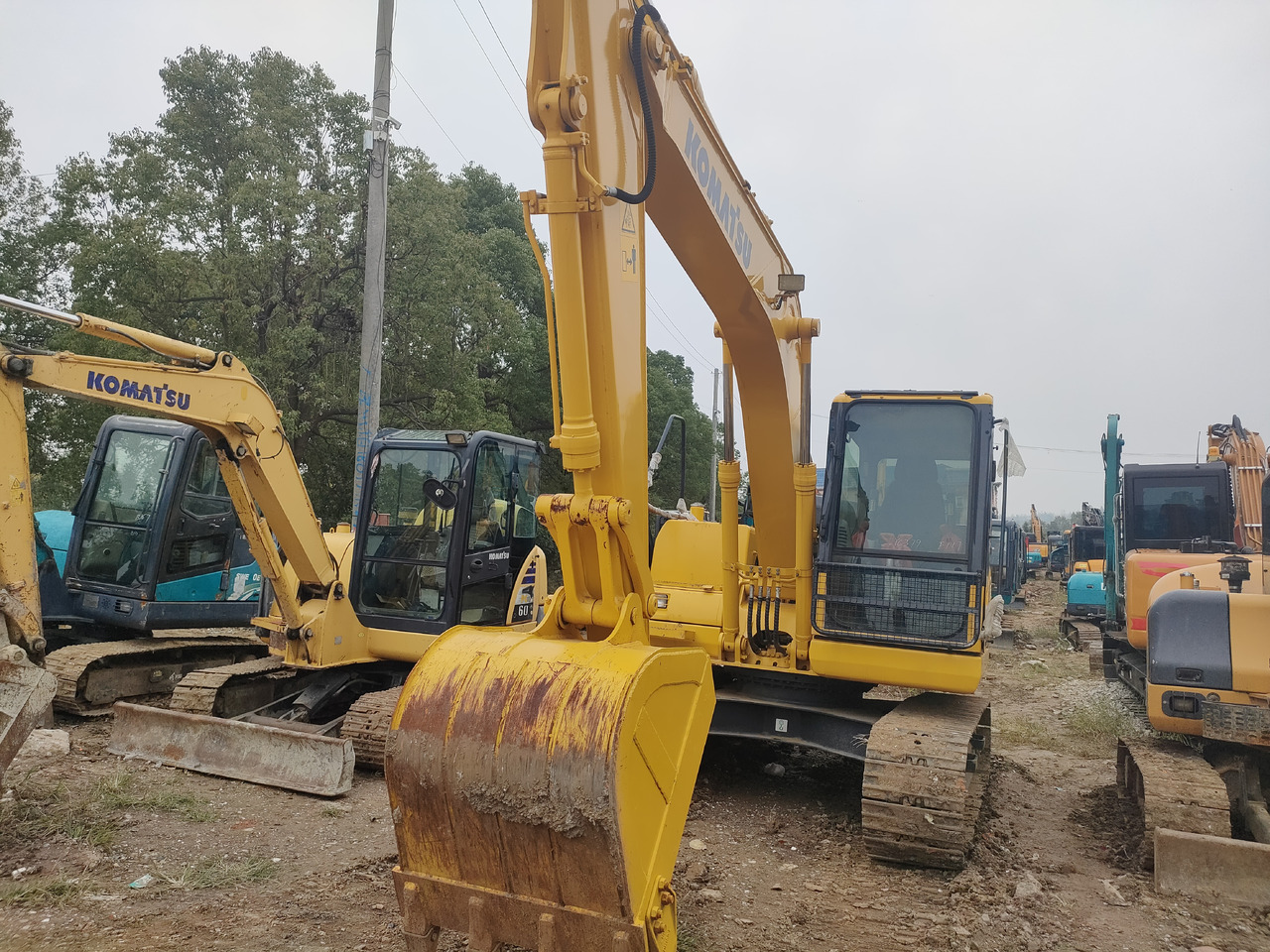 KOMATSU PC130-7 - 轮式挖掘机:图3 KOMATSU PC130-7 - 轮式挖掘机:图3