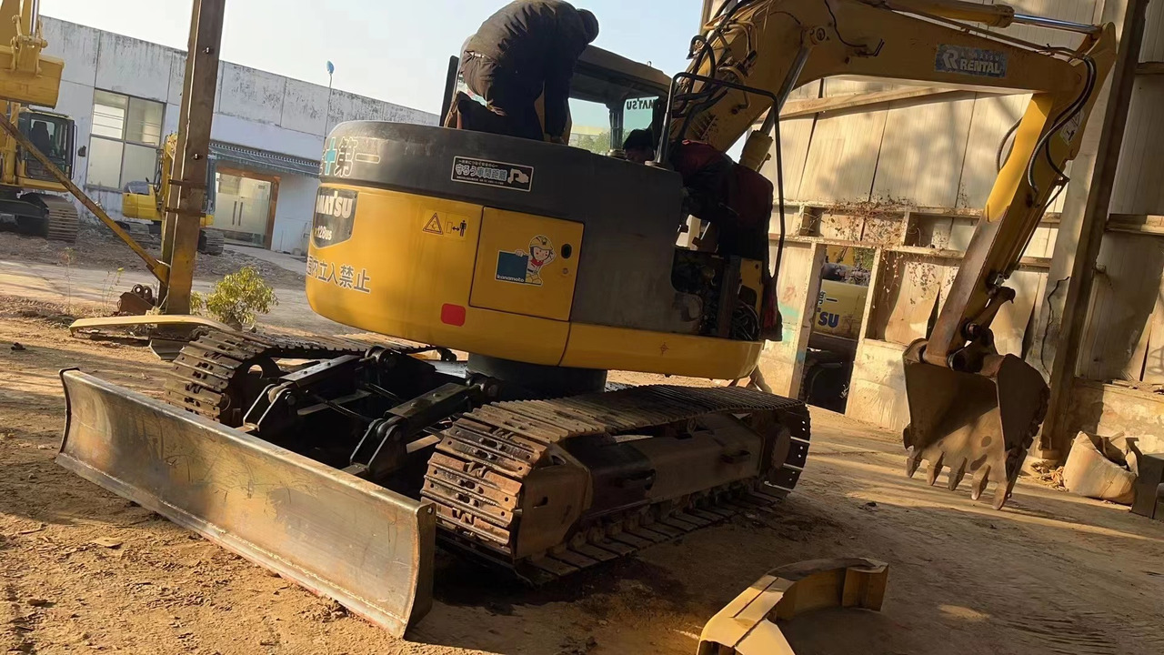 KOMATSU PC138US - 履带式挖掘机:图1 KOMATSU PC138US - 履带式挖掘机:图1