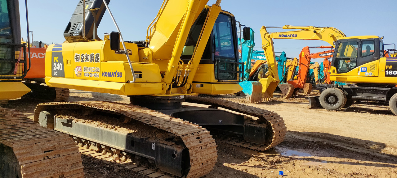 KOMATSU PC240-8 - 履带式挖掘机:图4 KOMATSU PC240-8 - 履带式挖掘机:图4